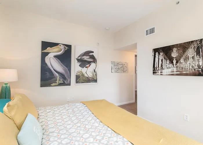 Apartment On 7 Th Collins Ave