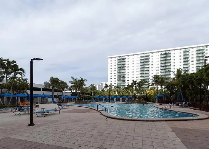 Modern Oceanview Condo - Steps To The Beach!
