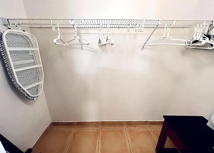 New Miami Beach Ocean Side Condo 424 admite animales