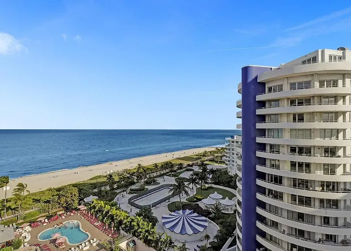 Cozy Beachfront 2 Bdr & 2 Ba Miami Beach Condo