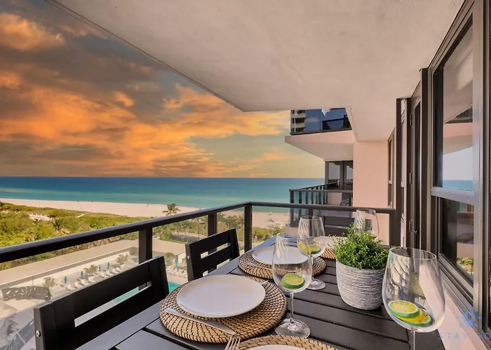 Ocean View Balcony Beachfront Condo Amazing Pools Miami Beach che accetta animali