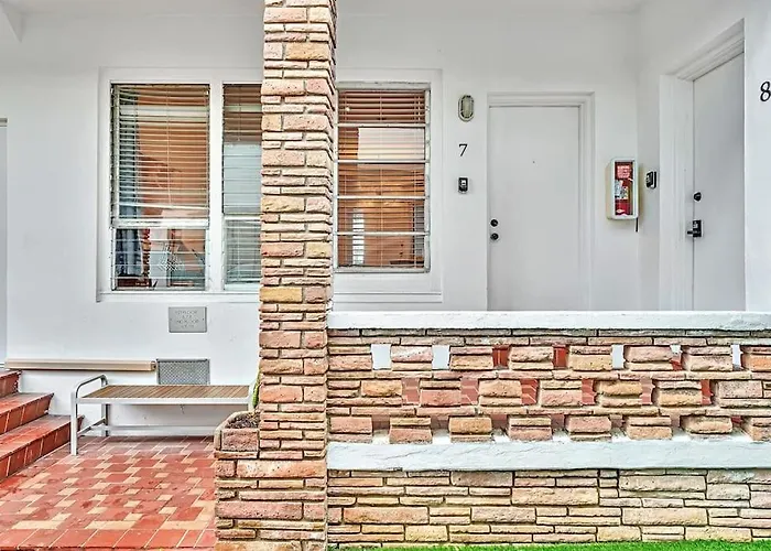 Pet friendly Garden Suite 7-Hosted By Sweetstay Miami Beach