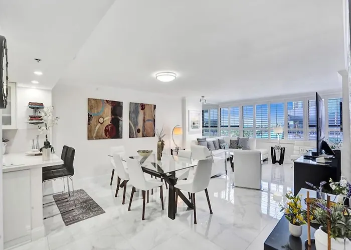 Luxury Beachfront Condo Beach Service 1418 Miami Beach