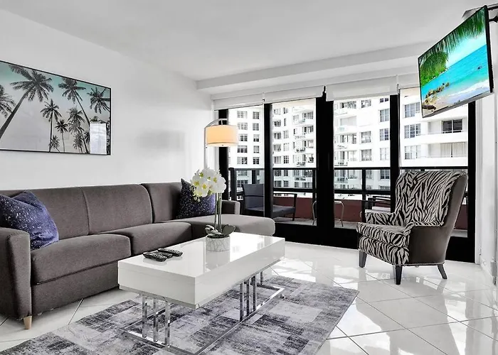 High Floor Miami Beach Condo - Pool Beach Service