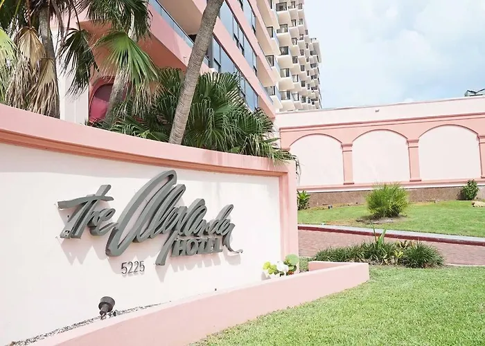 2 Bedroom Apartment W Balcony & Ocean View @ The Beach 154