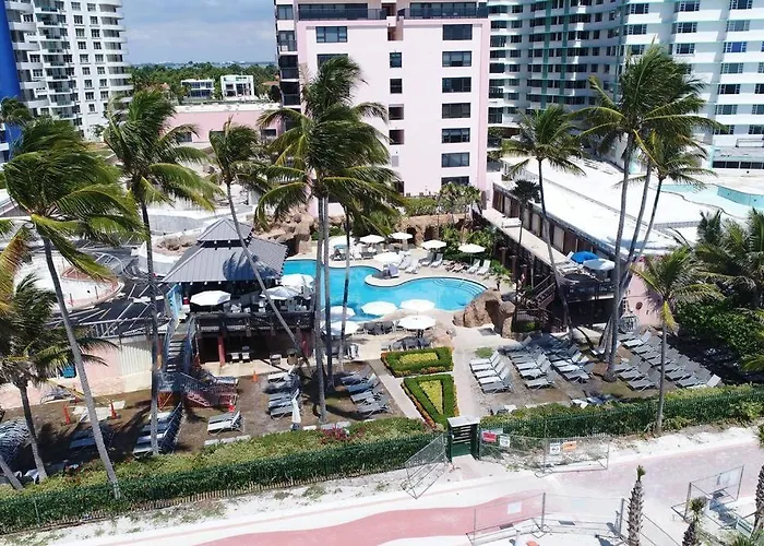 2 Bedroom Apartment W Balcony & Ocean View @ The Beach 154