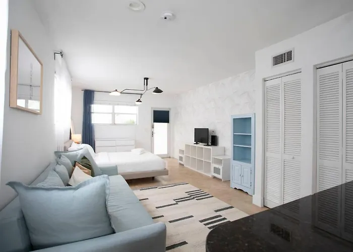 Spacious Apt For 4 Guests On Collins & 7Th