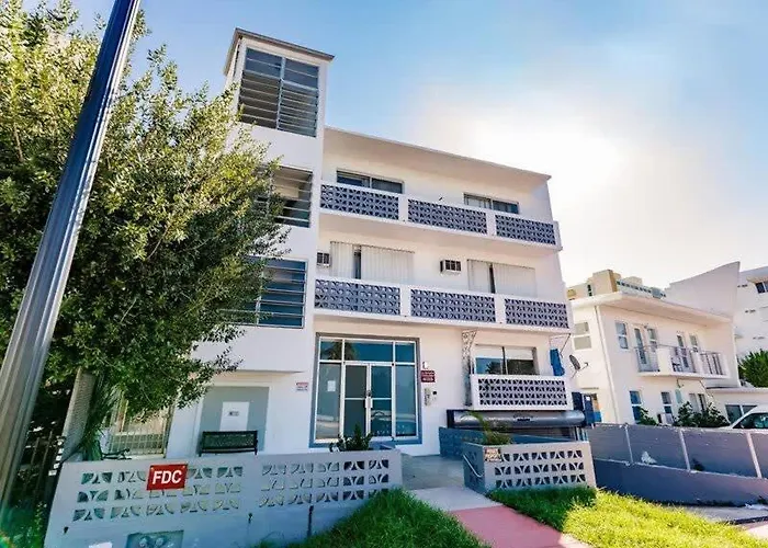 Deco Bungalow 1Block From Beach With Parking