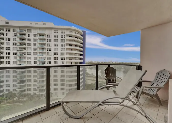 Cozy Ocean View Condo Beach Service 1015