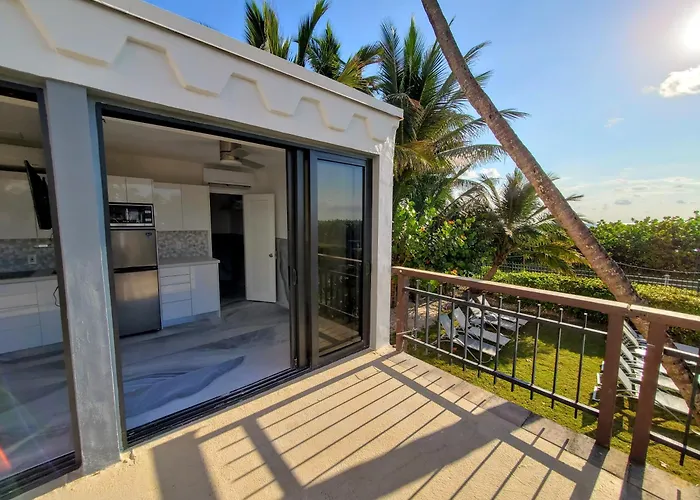 Deluxe Beach Resort - Hora Rentals