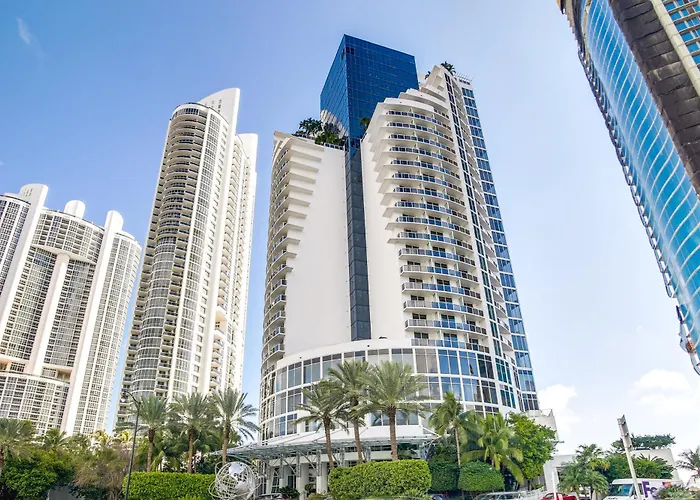 Pool And Tennis Beachfront Florida Condo!