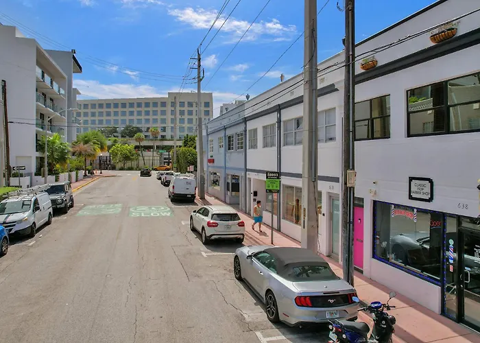 Sobe Monarch 1 - 2 Bedroom 2 Bathroom - Modern Apts -Walk To Ocean Drive -2 Independent 1 Bedroom 1 Bathroom Apts