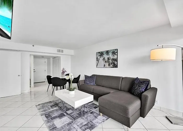 High Floor Miami Beach Condo - Pool Beach Service