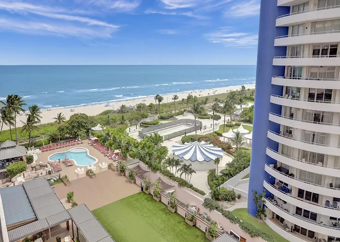 Perfect Ocean View Condo Beach Service 1109