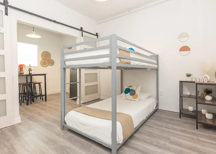 Pet friendly West Deco Aparthotel Miami Beach