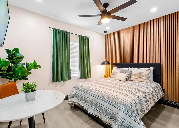 Baybreeze Apartments By Lowkl