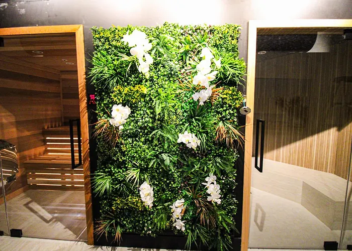 Alexander 511 Beachfront Condo With 2 Pools, Direct Beach Access, Sauna, Tikki Bar