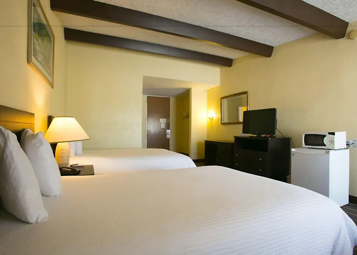 The Hollywood Gateway Inn