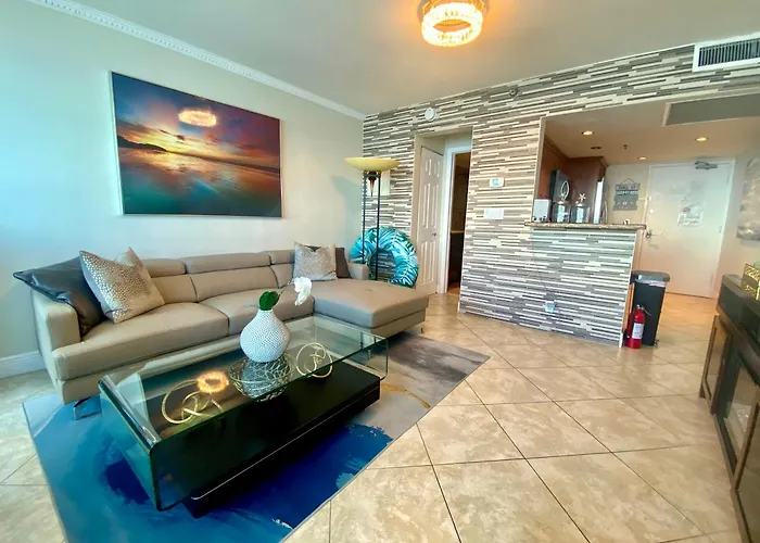 Large Luxurious Direct Ocean Front Penthouse Or Deluxe 1 Bedroom Ocean Front Condo-Beach Access- Free Parking- Remodeled Miami Beach