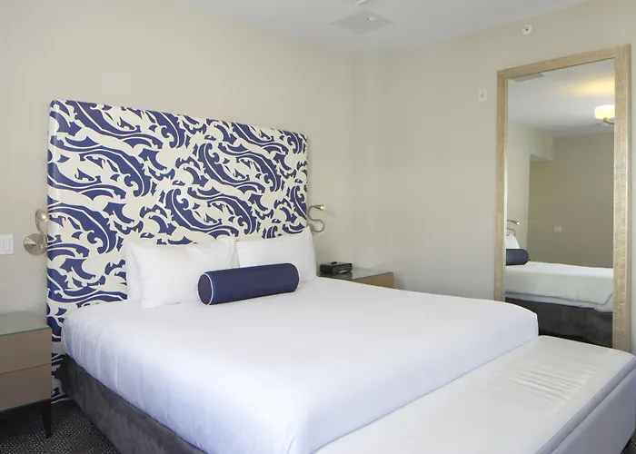 Hotel Breakwater South Beach