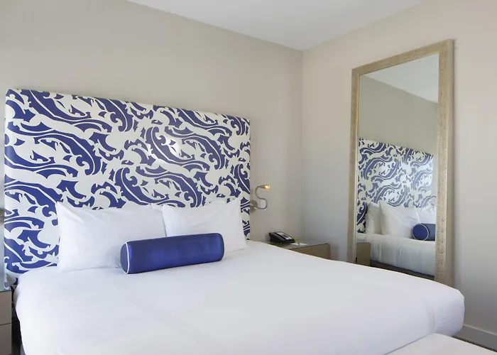 Hotel Breakwater South Beach