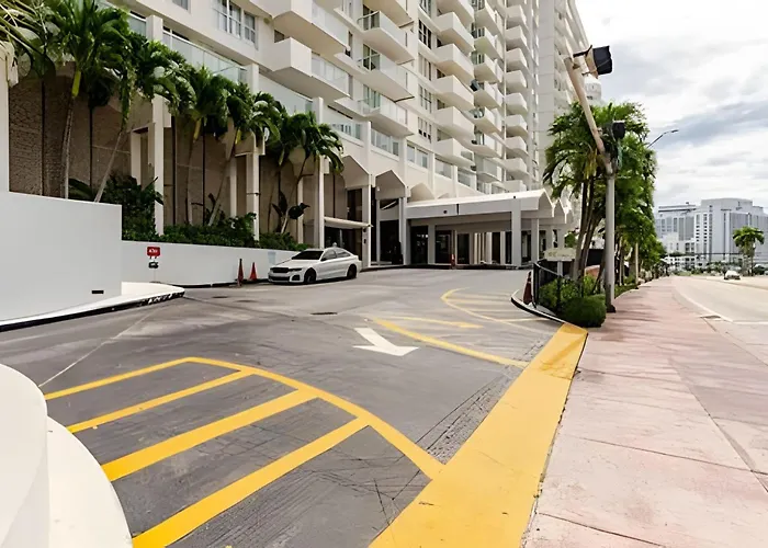 Pavilion -Amazing Bay Sunset-Miami Beach