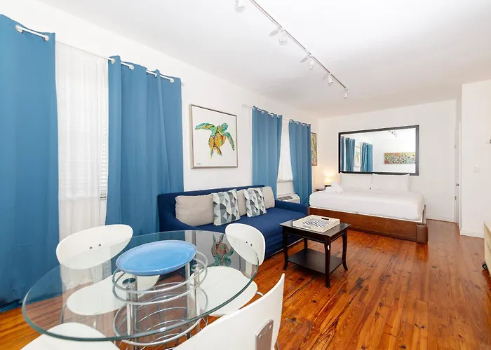 Apartments On Collins Miami Beach