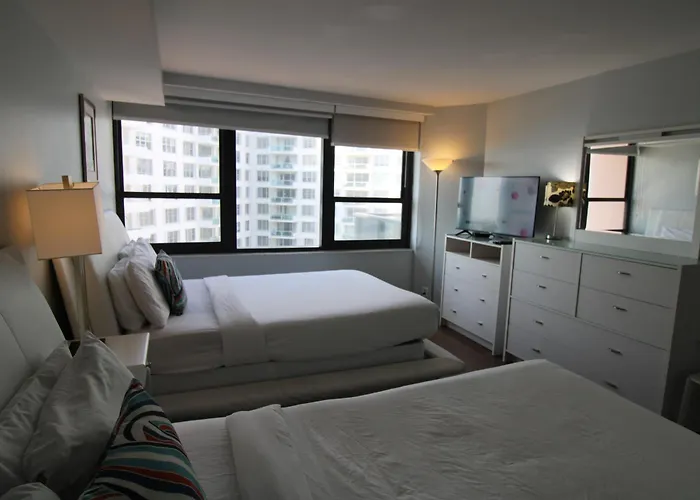 Alexander 1209 Beachfront Condo With 2 Pools , Beach Access, Sauna, Stores