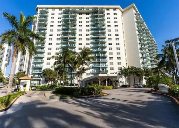 Modern Oceanview Condo - Steps To The Beach! Sunny Isles Beach
