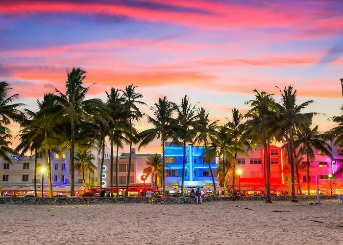 Two Bedroom Two Bath Apartment 2 Block To Beach