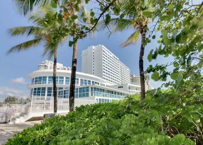 Castle Beach: Coral Condo